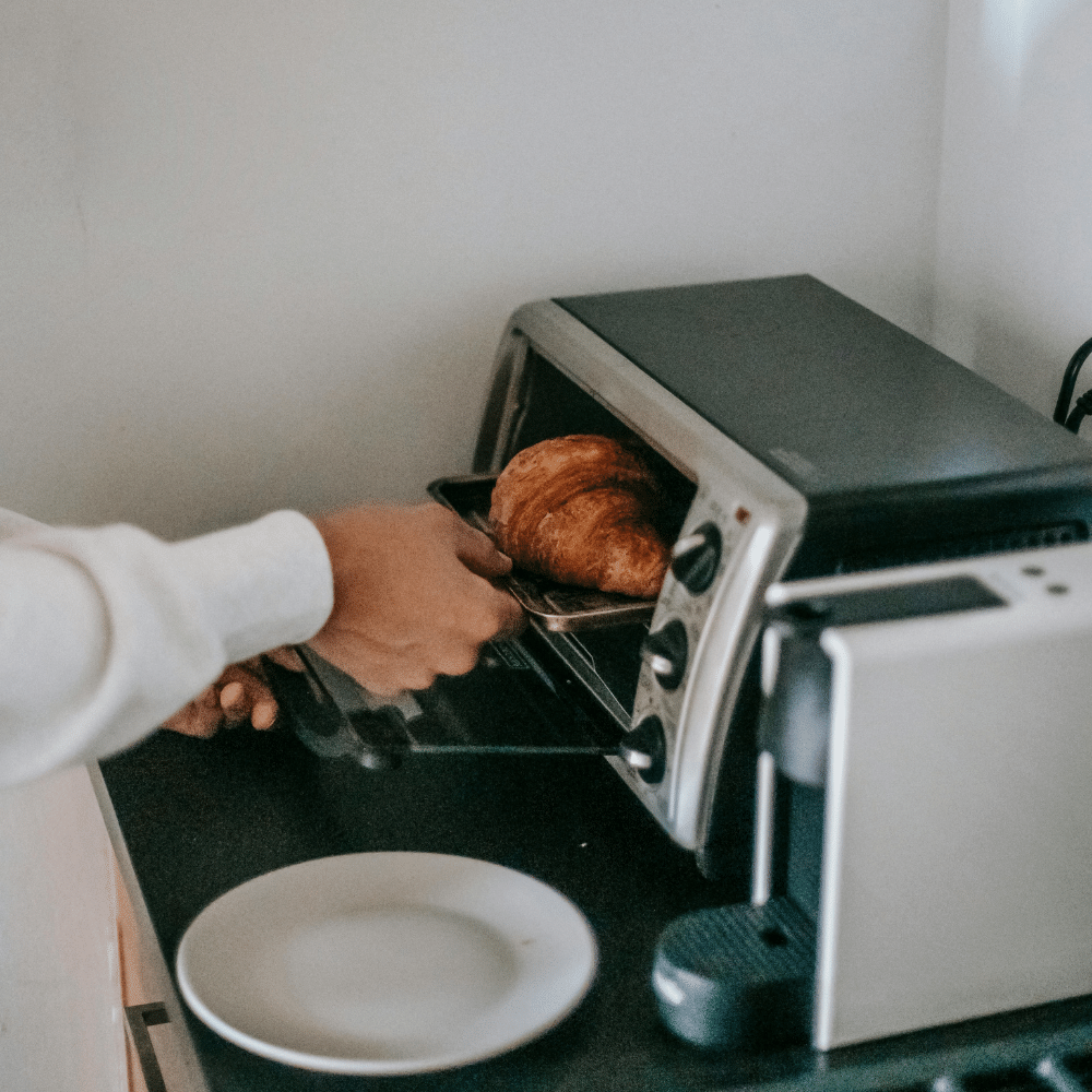 <img src="Best-Air-Fryer-Microwave-Combo.png" alt="This is an article photo”>