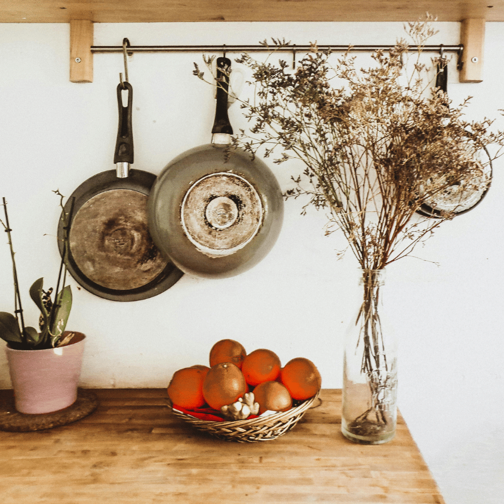 <img src="Kitchen-Gadgets.png" alt="This is an article photo”>