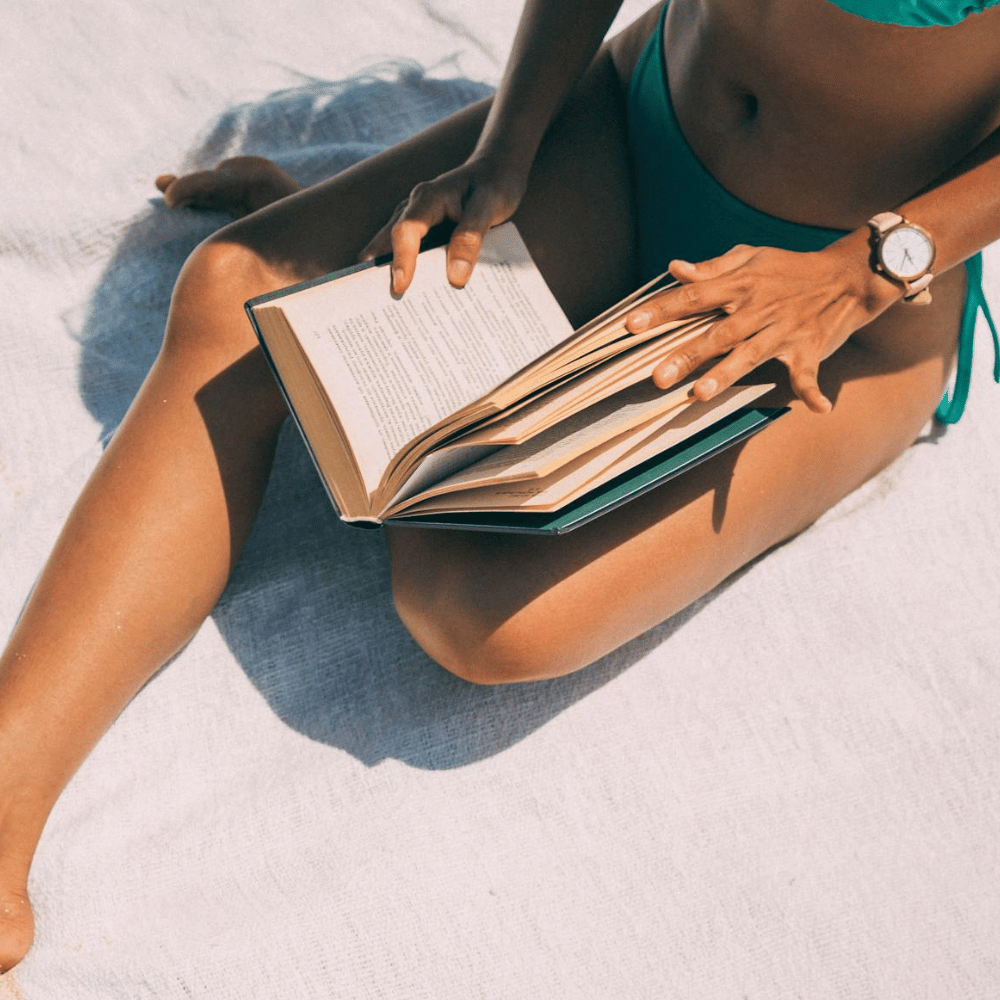 <img src="best-beach-reads.png" alt="This is an article photo”>